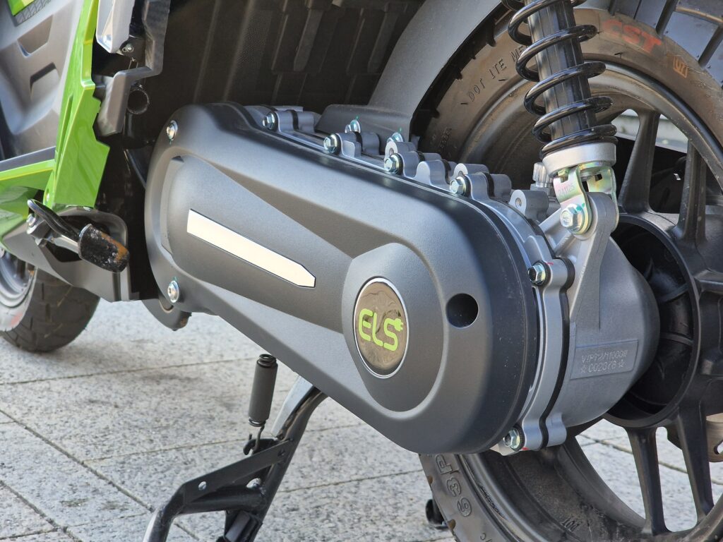 Najlepší elektrický skúter do 6500 €? e-XDV je ako elektrická verzia Aprilie SR GT 125 (TEST)