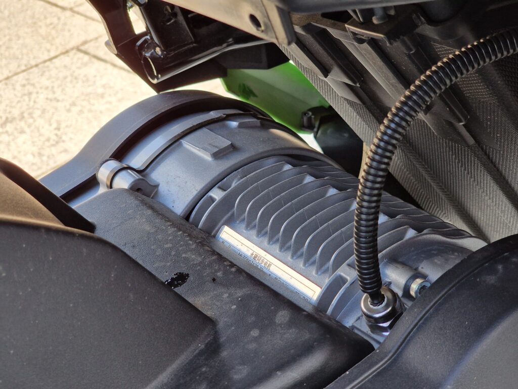 Najlepší elektrický skúter do 6500 €? e-XDV je ako elektrická verzia Aprilie SR GT 125 (TEST)