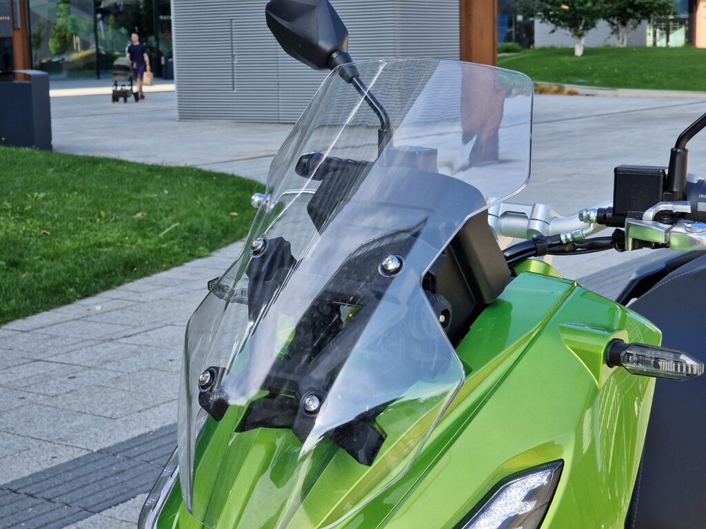 Najlepší elektrický skúter do 6500 €? e-XDV je ako elektrická verzia Aprilie SR GT 125 (TEST)