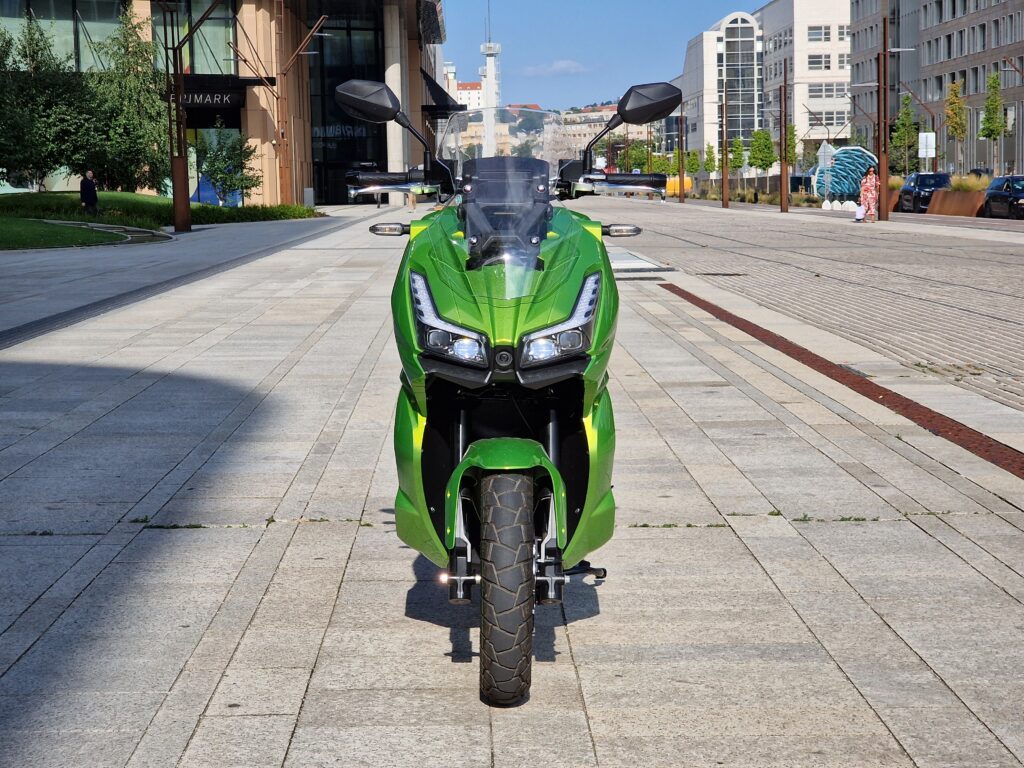 Najlepší elektrický skúter do 6500 €? e-XDV je ako elektrická verzia Aprilie SR GT 125 (TEST)