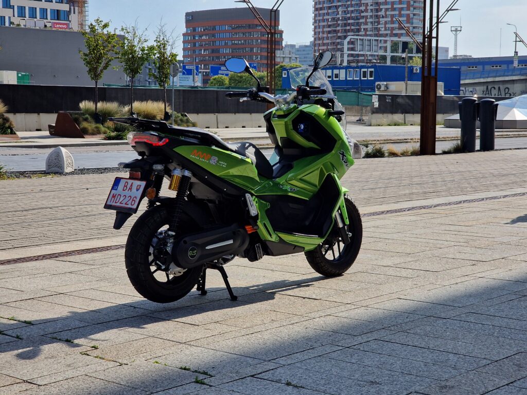 Najlepší elektrický skúter do 6500 €? e-XDV je ako elektrická verzia Aprilie SR GT 125 (TEST)