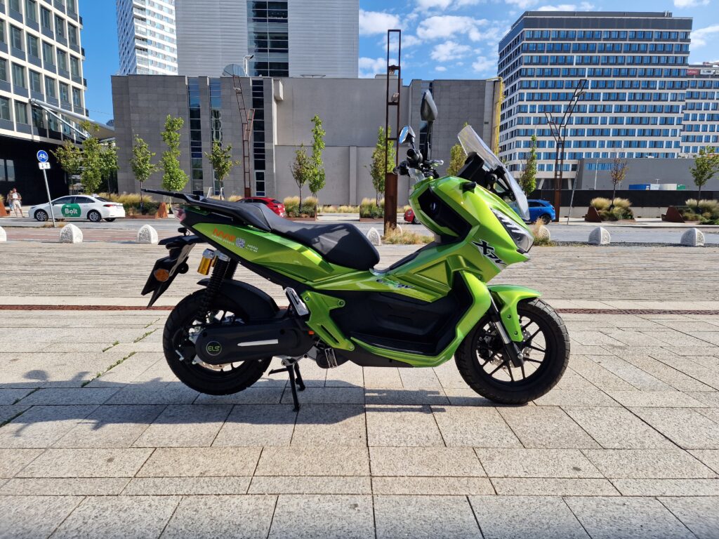Najlepší elektrický skúter do 6500 €? e-XDV je ako elektrická verzia Aprilie SR GT 125 (TEST)